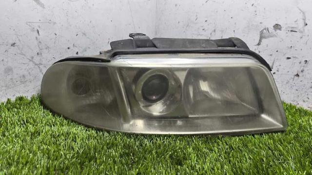 Reflektor prawy 8D0941004AK VAG