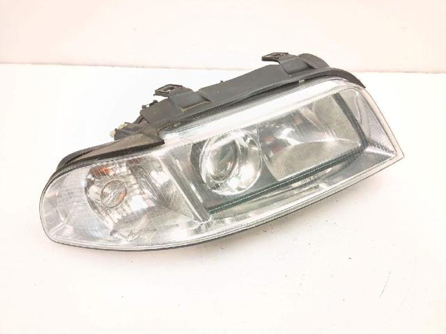 Reflektor prawy 8D0941004AK VAG