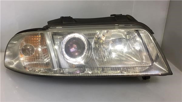 Reflektor prawy 8D0941004AK VAG