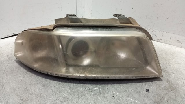 Reflektor prawy 8D0941004AK VAG