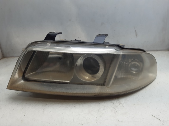 Reflektor lewy 8D0941029AK VAG