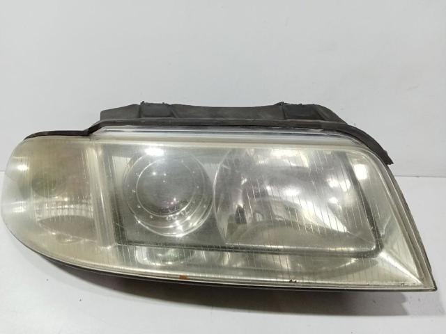 Reflektor prawy 8D0941030AK VAG