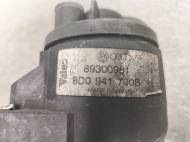 Lampa przeciwmgielna prawa 8D0941700B VAG