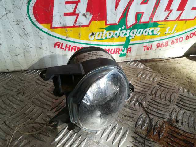 Lampa przeciwmgielna prawa 8D0941700B VAG