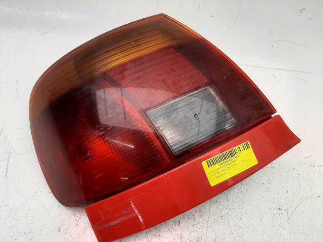 Lampa zespolona tylna lewa 8D0945095A VAG