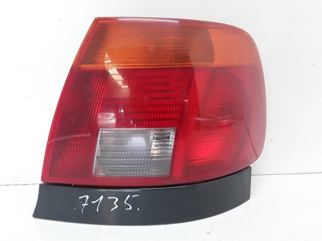 Lampa zespolona tylna prawa 8D0945096 VAG