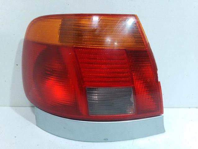 Lampa zespolona tylna lewa 8D0945111A VAG