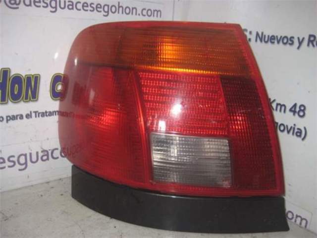 Lampa zespolona tylna lewa 8D0945111A VAG