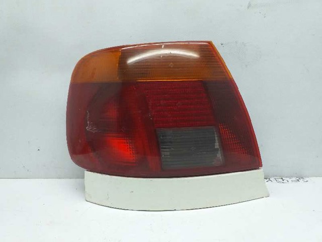 Lampa zespolona tylna lewa 8D0945111A VAG