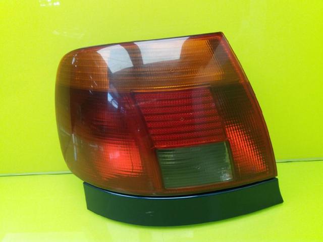 Lampa zespolona tylna lewa 8D0945111A VAG