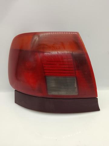 Lampa zespolona tylna lewa 8D0945111A VAG