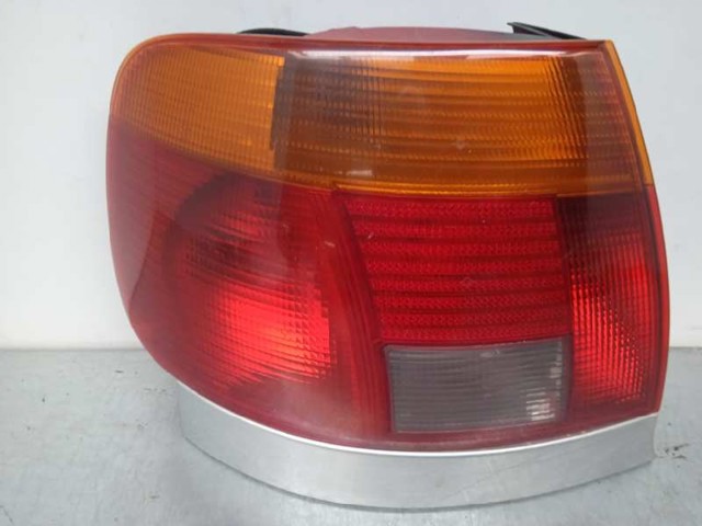 Lampa zespolona tylna lewa 8D0945111A VAG