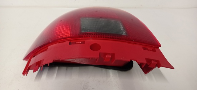 Lampa zespolona tylna lewa 8D0945111A VAG