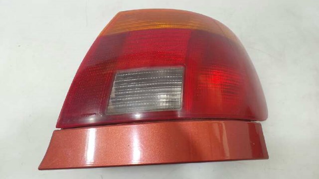 Lampa zespolona tylna prawa 8D0945112A VAG