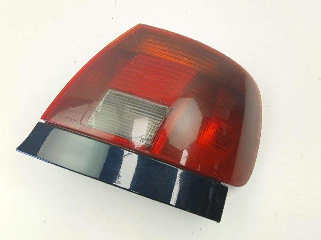 Lampa zespolona tylna prawa 8D0945112A VAG
