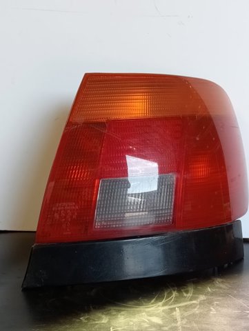 Lampa zespolona tylna prawa 8D0945112A VAG