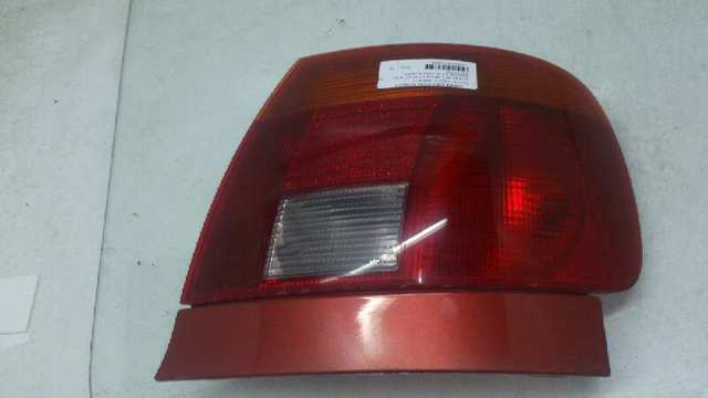 Lampa zespolona tylna prawa 8D0945112A VAG