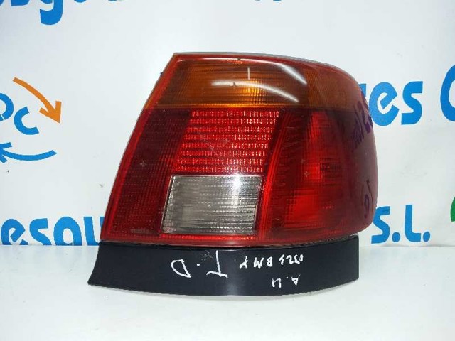 Lampa zespolona tylna prawa 8D0945112A VAG