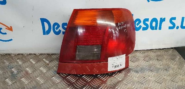 Lampa zespolona tylna prawa 8D0945112A VAG