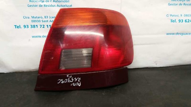 Lampa zespolona tylna prawa 8D0945112A VAG