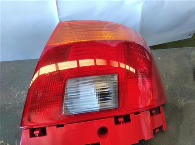 Lampa zespolona tylna prawa 8D0945112A VAG