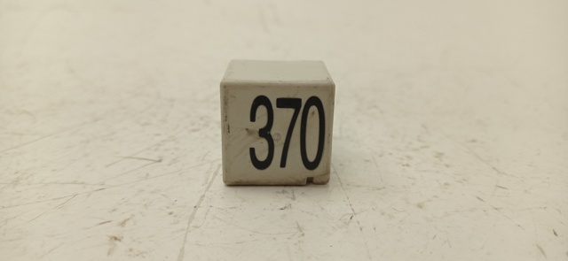 Przekaźnik wentylatora 8D0951253 VAG