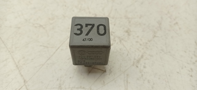 Przekaźnik wentylatora 8D0951253 VAG