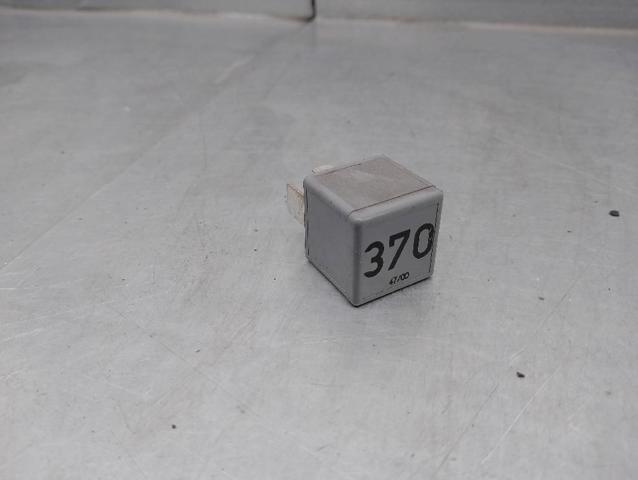 Przekaźnik wentylatora 8D0951253 VAG