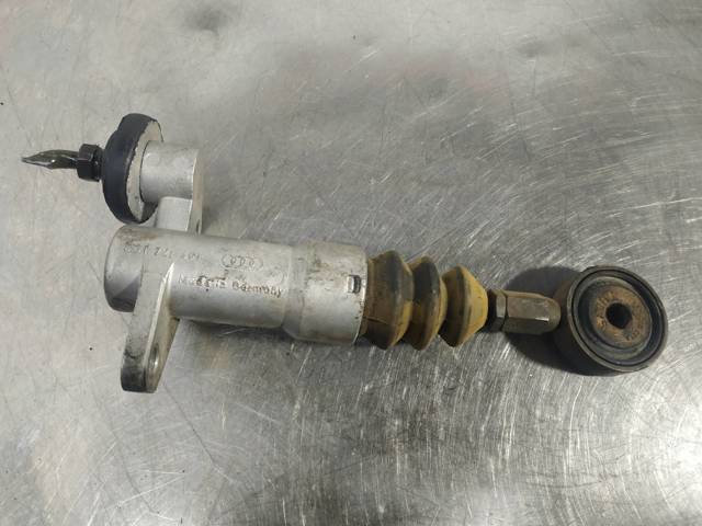 Cylinder sprzęgła główny 8D1721401 VAG