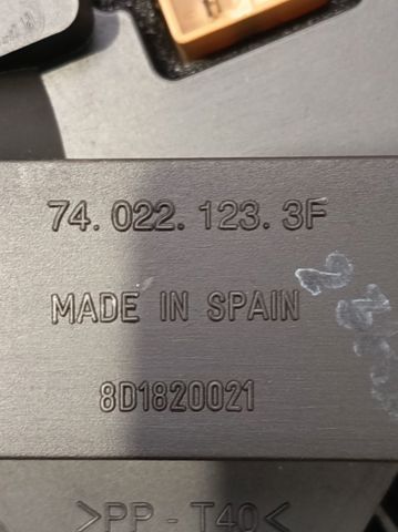 8D1820021 VAG