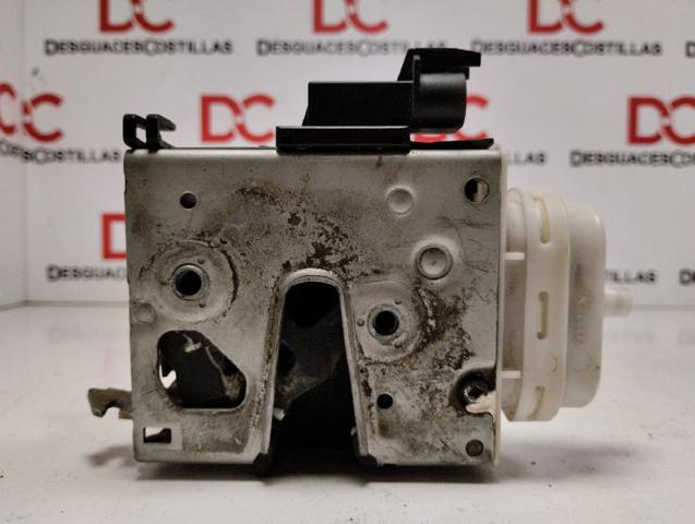 Zamek drzwi przednich lewych 8D1837015E VAG
