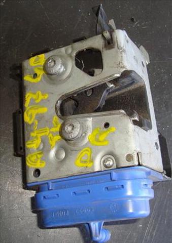 Zamek drzwi przednich lewych 8D1837015F VAG