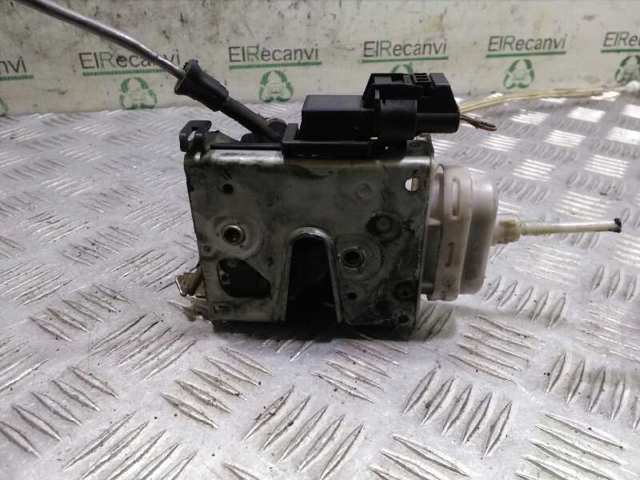 Zamek drzwi przednich lewych 8D1837015F VAG