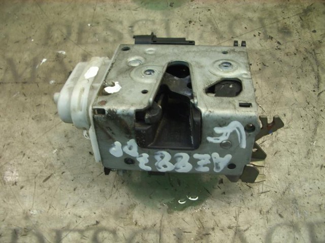 Zamek drzwi przednich prawych 8D1837016F VAG