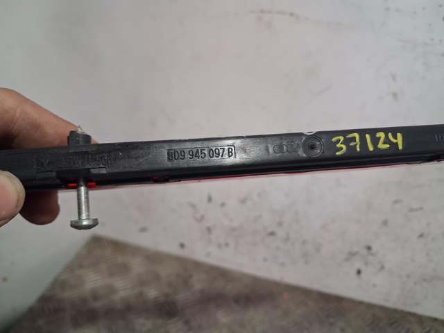 Lampa stop tylna dodatkowa 8D9945097B VAG