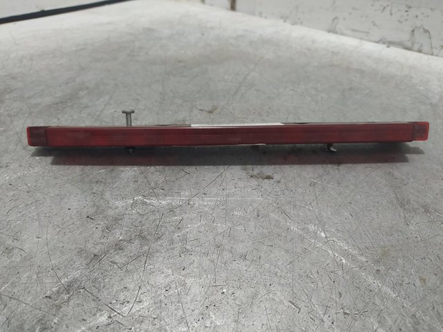 Lampa stop tylna dodatkowa 8D9945097B VAG