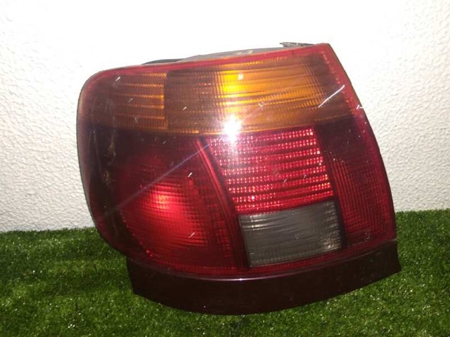 Lampa zespolona tylna lewa 8D9945111 VAG