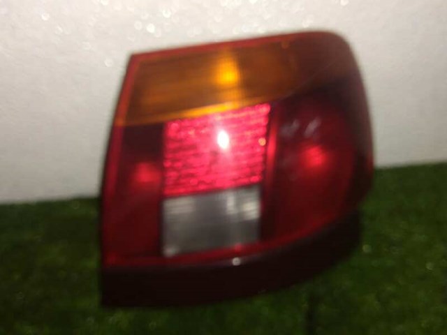 Lampa zespolona tylna prawa 8D9945112 VAG