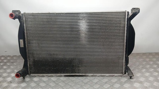 Chłodnica silnika 8E0121251A VAG