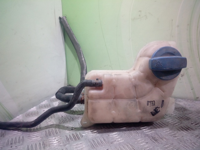 Zbiorniczek wyrównawczy układu chłodzenia 8E0121403 VAG