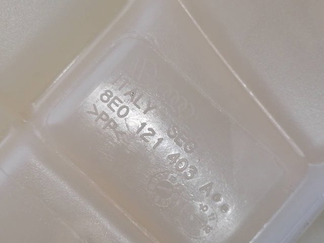 Zbiorniczek wyrównawczy układu chłodzenia 8E0121403A VAG