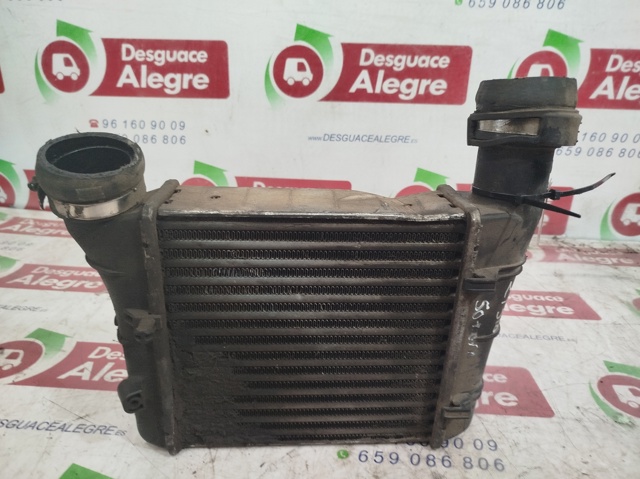 Chłodnica intercoolera 8E0145805S VAG