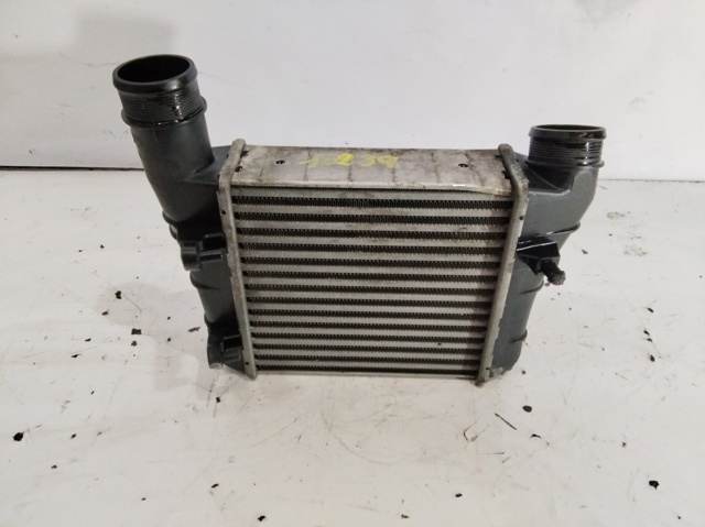 Chłodnica intercoolera 8E0145805S VAG