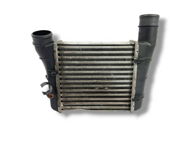 Chłodnica intercoolera 8E0145805S VAG