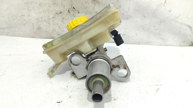 Główny cylinder hamulców 8E0611021 VAG