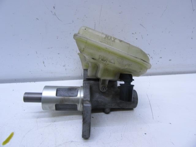 Główny cylinder hamulców 8E0611021 VAG