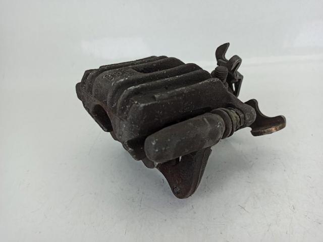 Zacisk hamulcowy tylny prawy 8E0615424 VAG