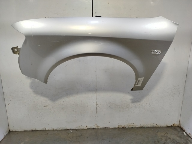 Błotnik przedni lewy 8E0821105B VAG