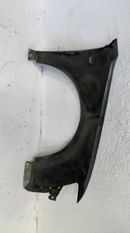 Błotnik przedni lewy 8E0821105B VAG