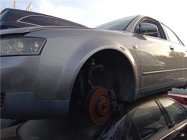 Błotnik przedni lewy 8E0821105B VAG